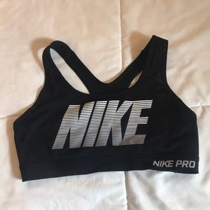 Nike pro sports bra